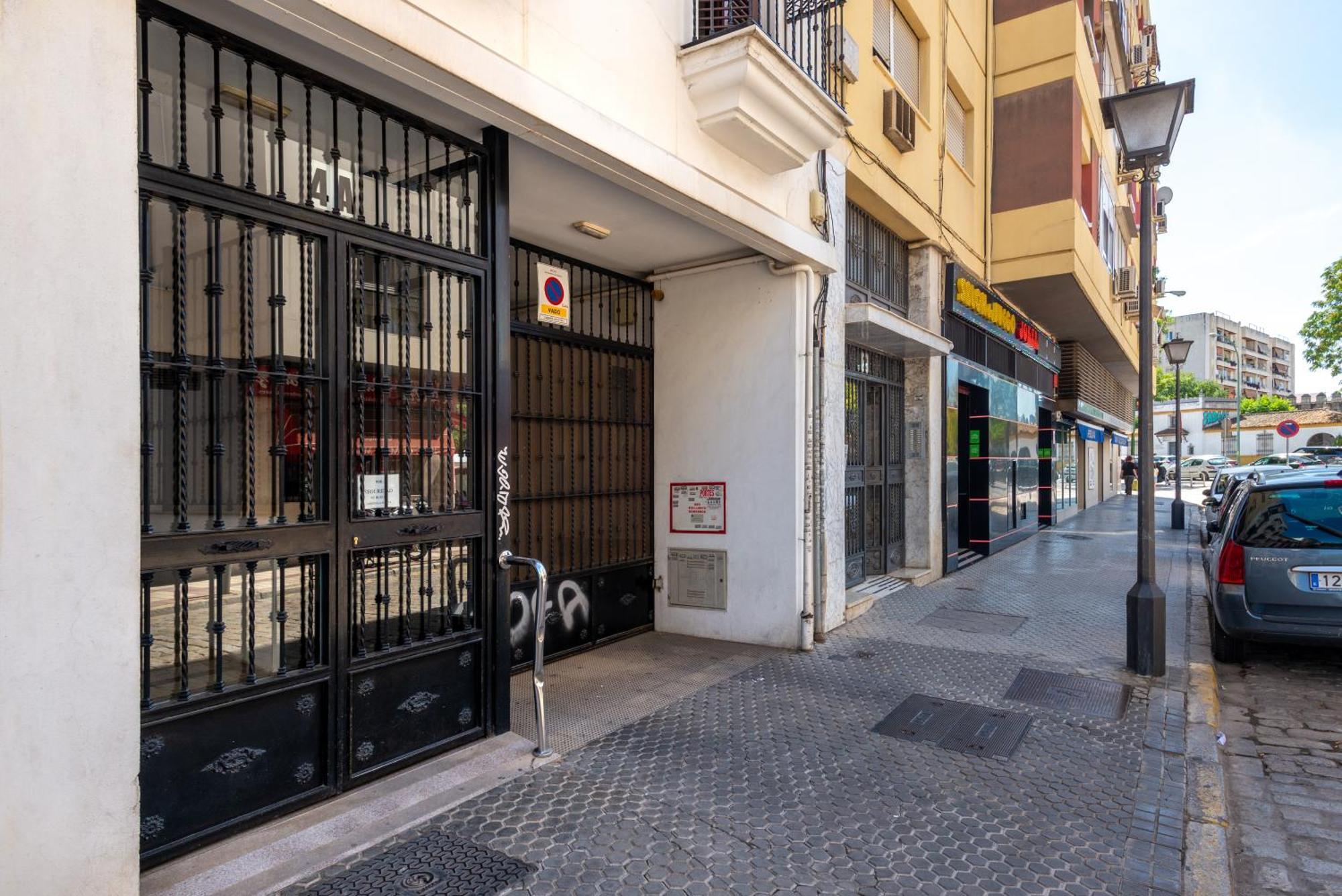 First Floor Close Macarena Church Sevilla Exterior foto