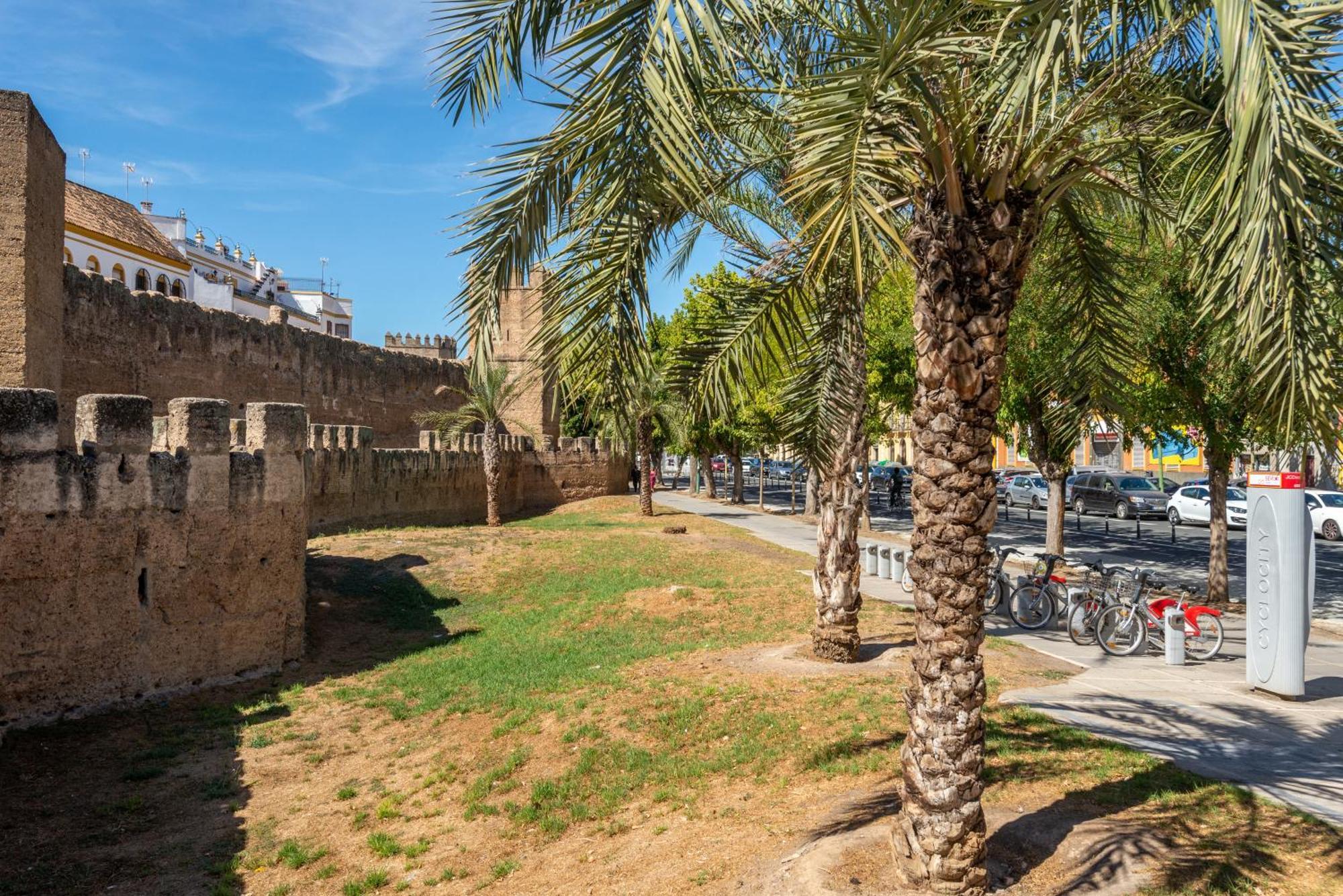 First Floor Close Macarena Church Sevilla Exterior foto